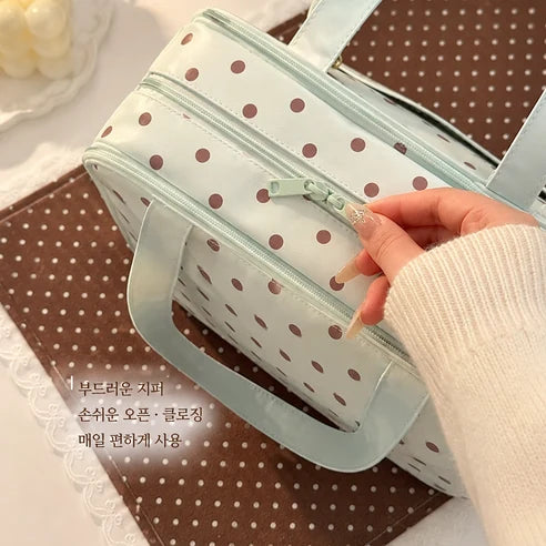 Travel toiletry bag product photo 4
