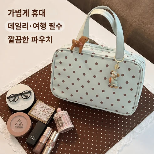 Travel toiletry bag product photo 6